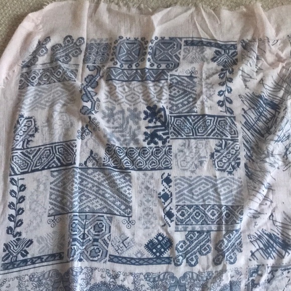 Oversized shawl from Genevieve Dostaler - Picture 5 of 6